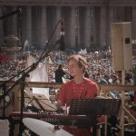 Dominik Dawidzinski musizierend auf dem Petersplatz, Rom (2010)